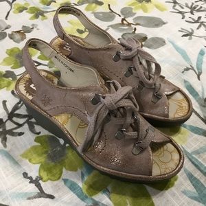 NWOB Fly London YLFA metallic wedge sandals